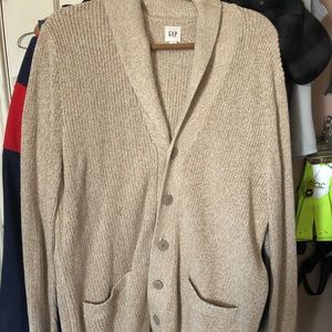 GAP Men’s Cardigan Sweater Cream/Wheat Color Size Large. Button down and pockets